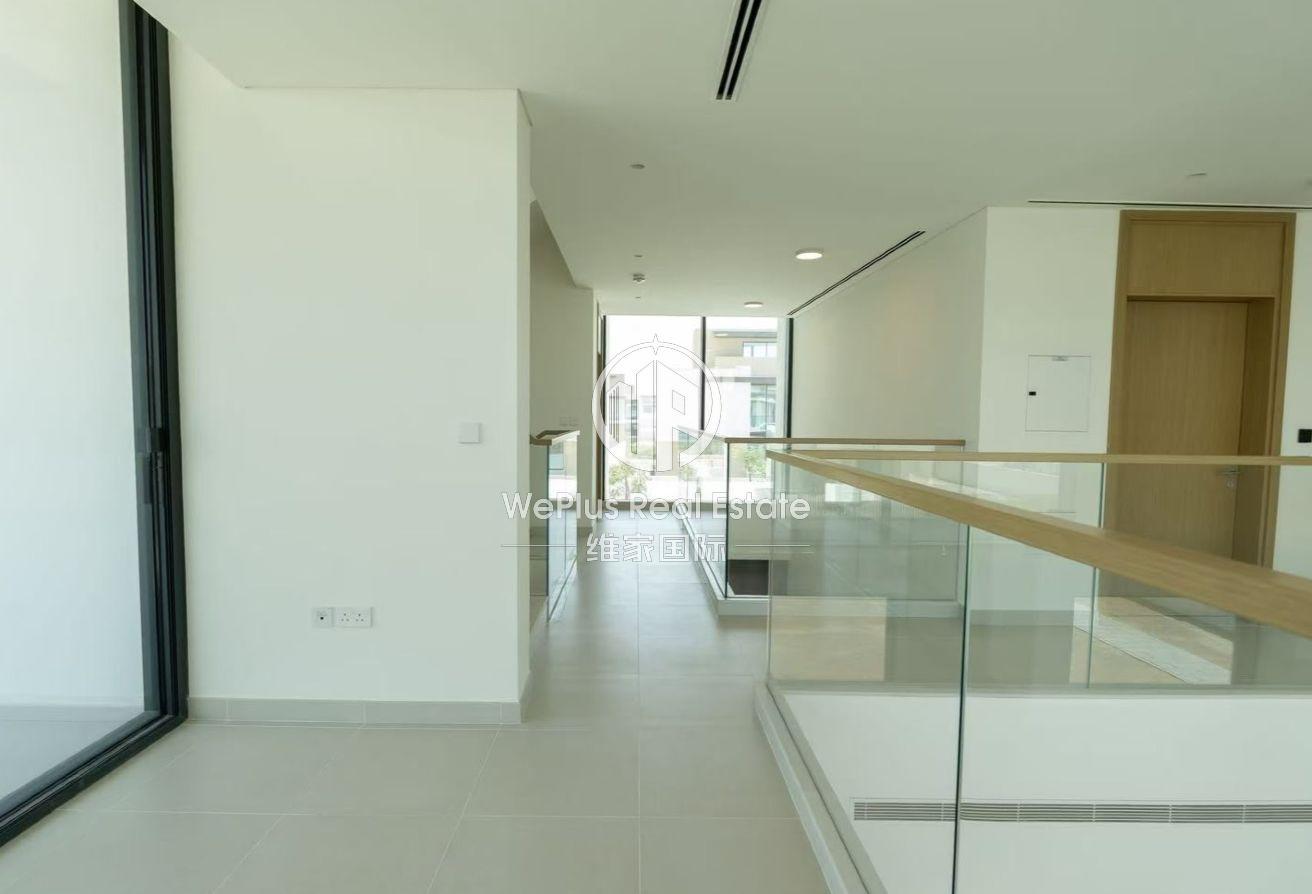 Huge Plot | Unfurnished | 4 Beds + Maid's | Vacant photo 3