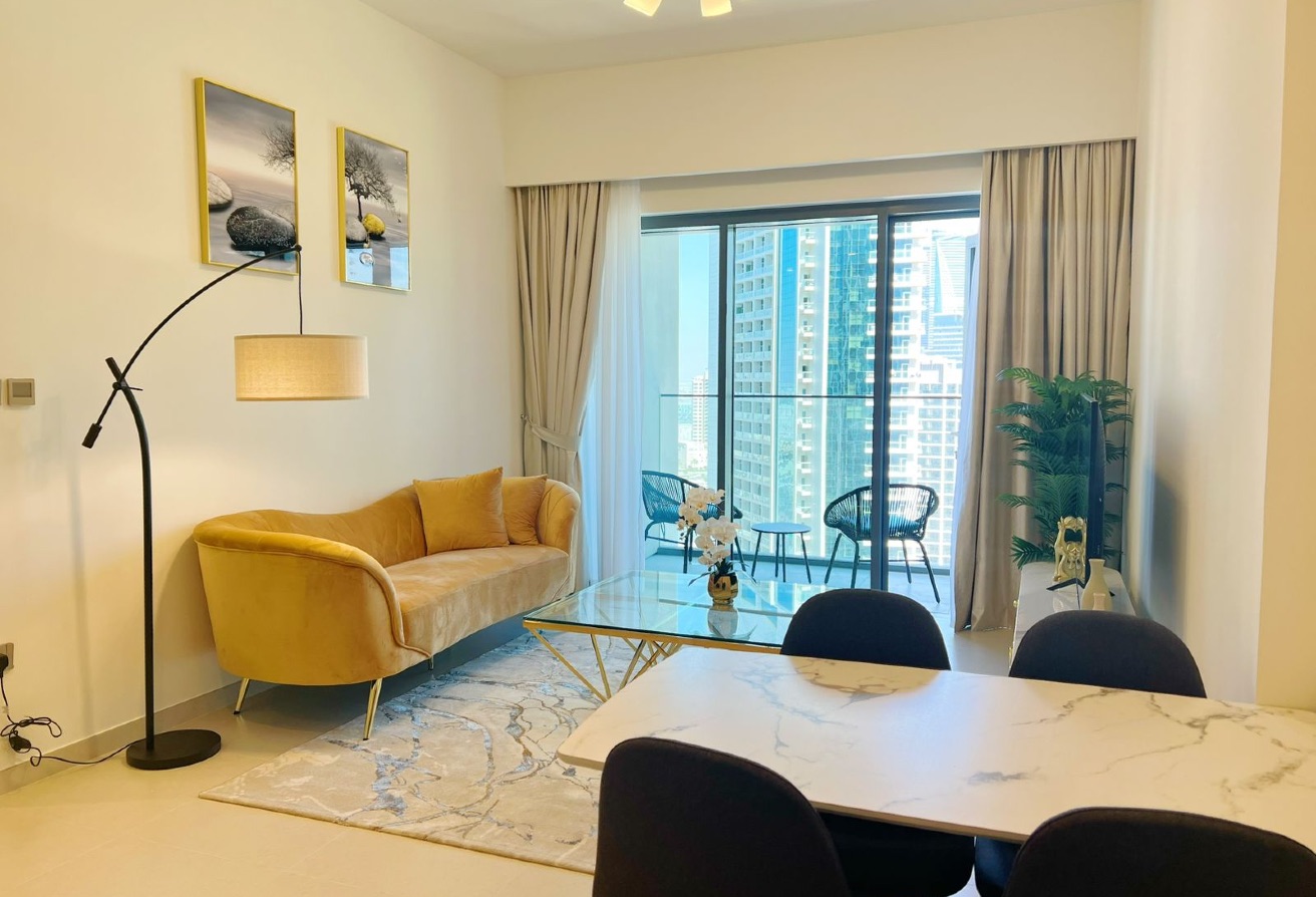 Community View | Mid Floor |Tenanted Corner Unit