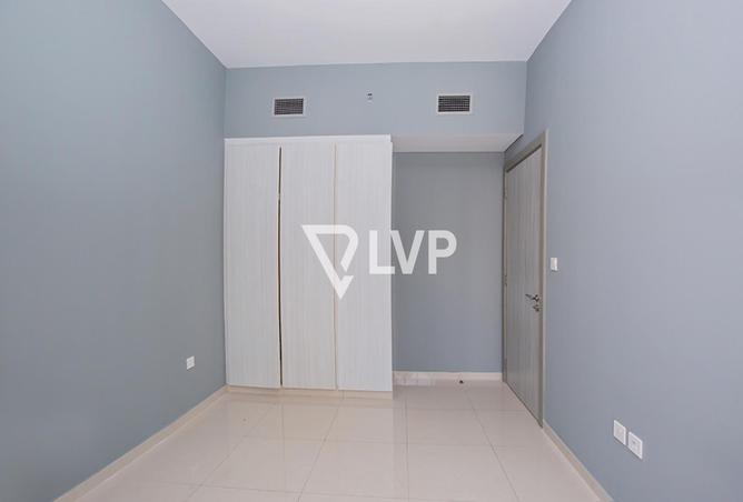 Mid Floor 1BR | Prime Location | Canal View photo 3