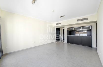 Apartment - 1 - 1 for rent in Al Majara 2 - Al Majara Towers - Dubai Marina - Dubai
