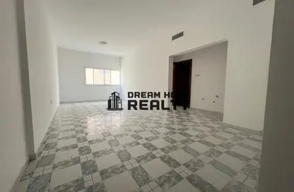 Apartment - 1 Bedroom - 1 Bathroom for rent in Yasmeen Tower - Al Majaz 2 - Al Majaz - Sharjah