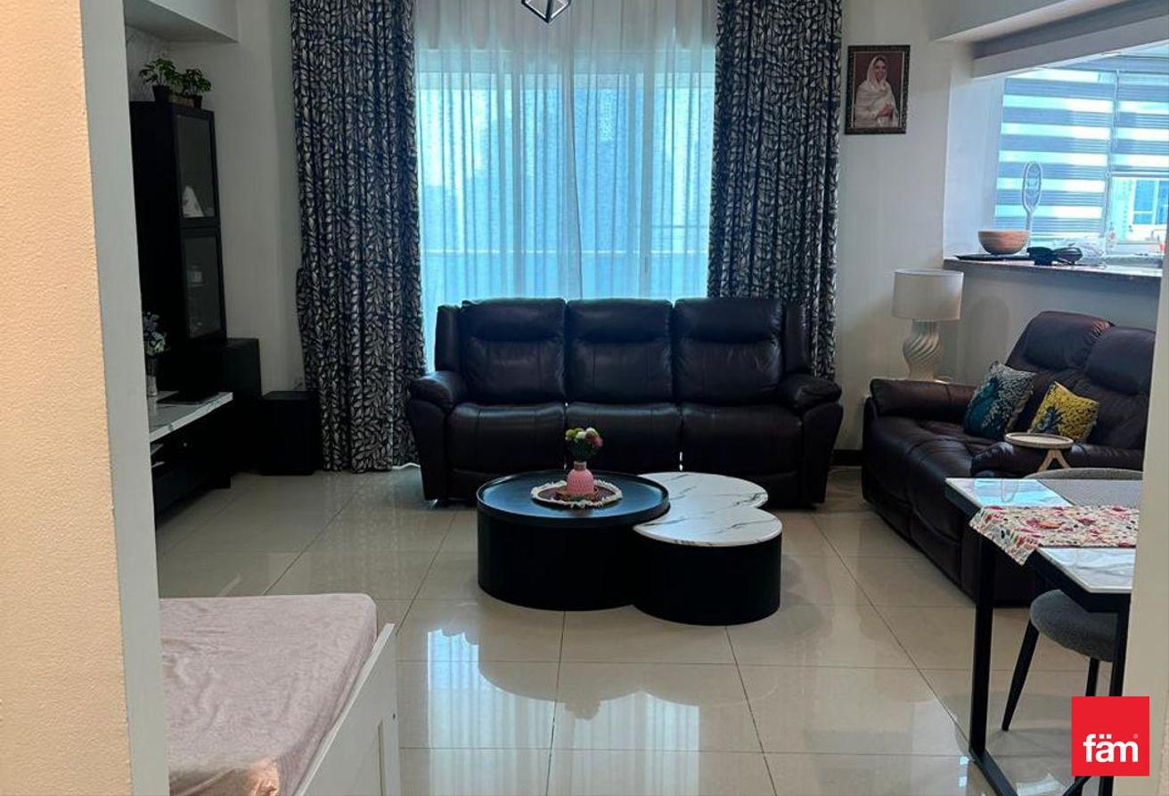 Stunning & Spacious | Upgraded | Fully Furnished photo 3