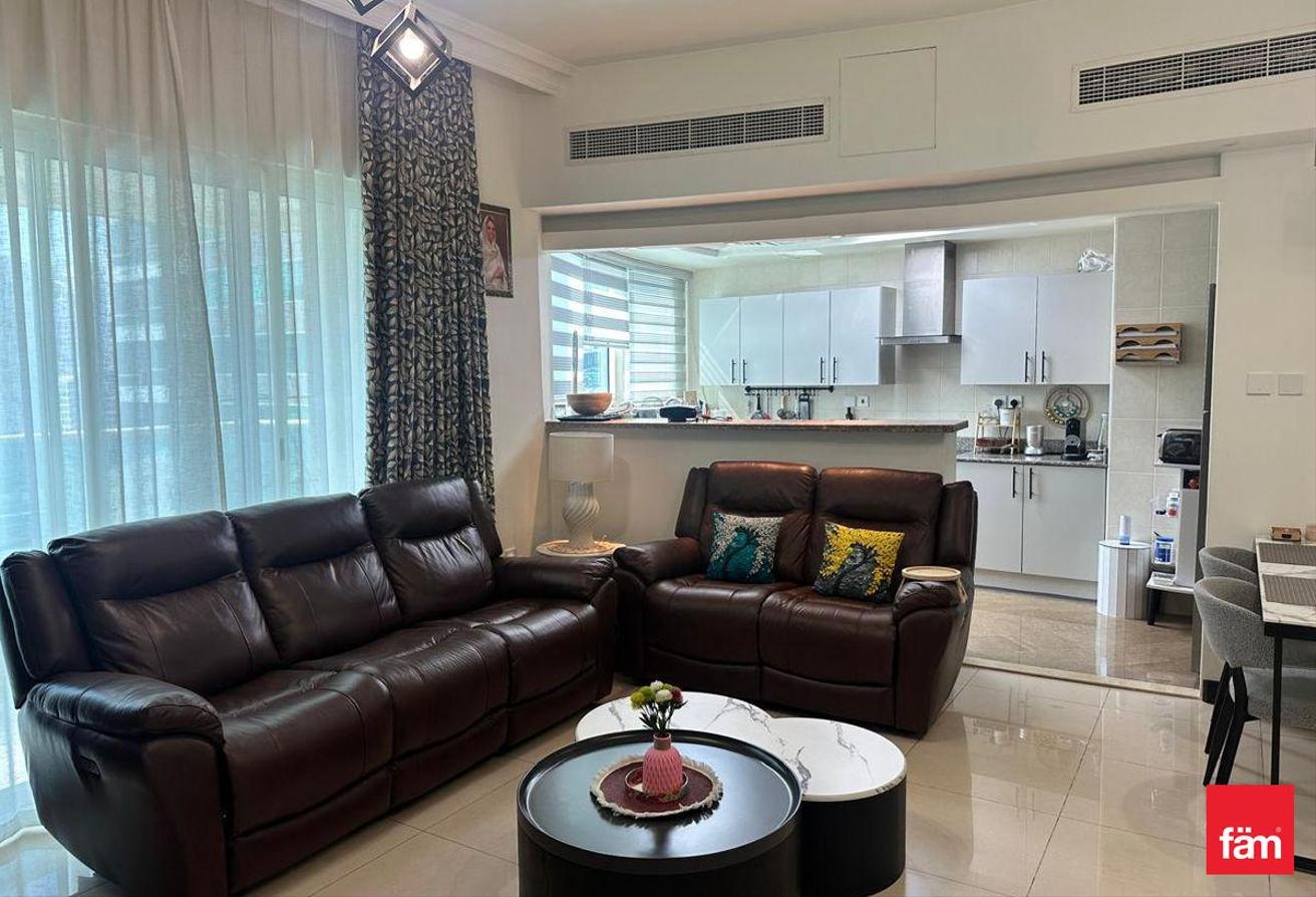 Stunning & Spacious | Upgraded | Fully Furnished photo 2