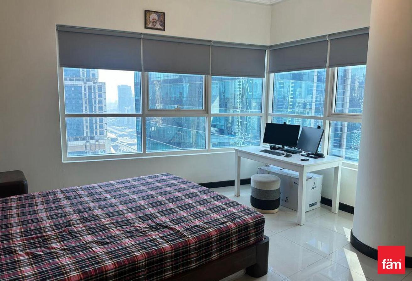 Stunning & Spacious | Upgraded | Fully Furnished photo 4