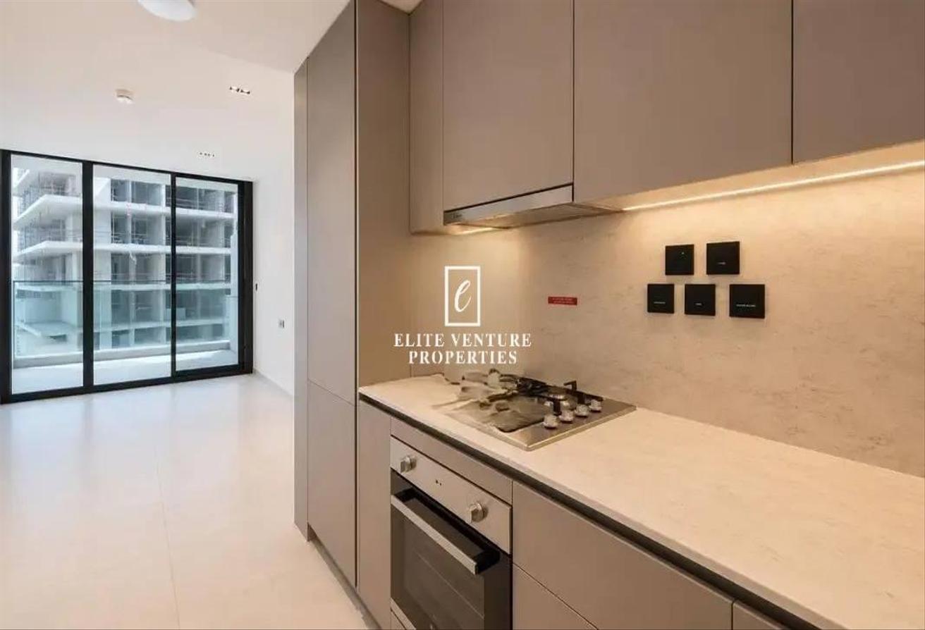 ELEGANT UNIT | BRAND NEW | PRIME LOCATION photo 3