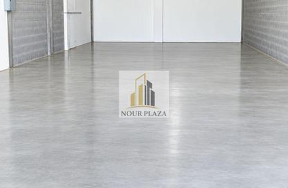 Warehouse - Studio - 1 for rent in Mussafah Industrial Area - Mussafah - Abu Dhabi
