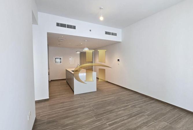 Vacant | Ready to Move In | With Kitchen Island