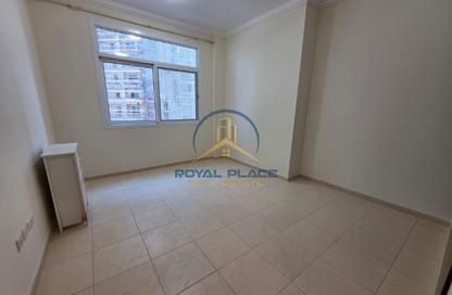 Apartment - 1 - 1 for rent in Mazaya 2 - Queue Point - Liwan - Dubai
