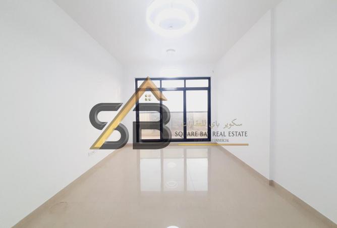 Luxurious 2/BR Apart with Shared Pool in Al Satwa photo 2