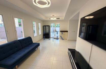 Villa - 2 Bedrooms - 3 Bathrooms for rent in Springs 2 - The Springs - Dubai