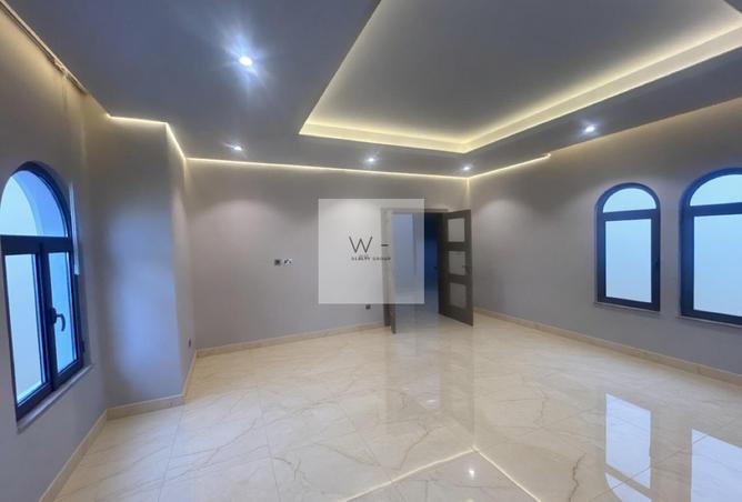 83220332 - Property Image 2