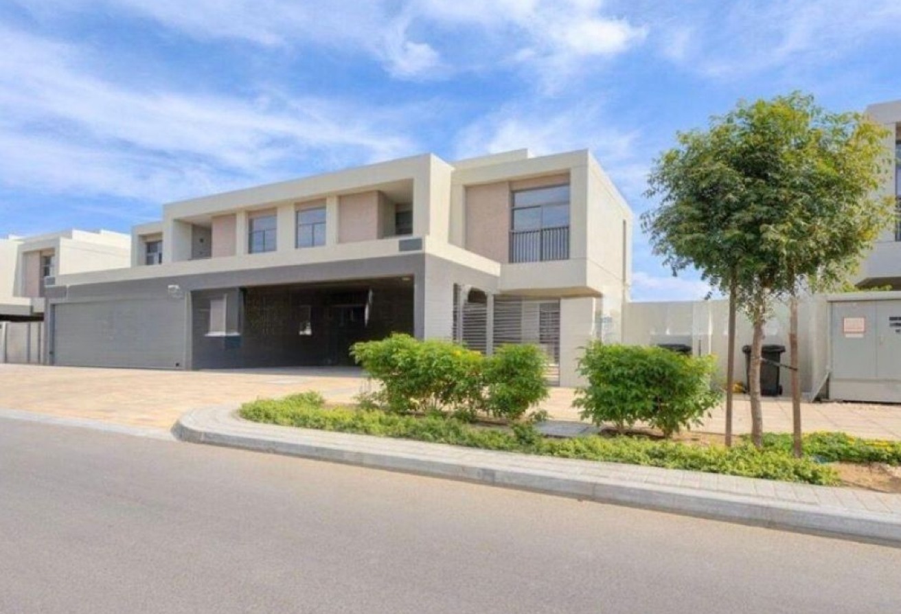 Massive Villa | Prime Location | Biggest Plot