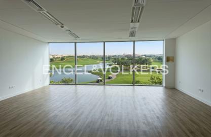 Office Space - Studio - 1 for rent in Emaar Business Park Building 1 - Emaar Business Park - Sheikh Zayed Road - Dubai