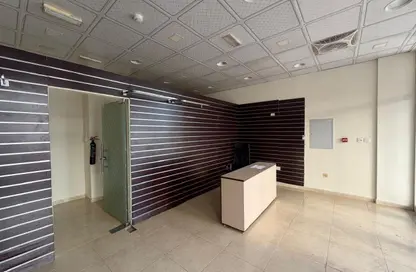 Shop - Studio - 1 Bathroom for rent in Building Y23 - England Cluster - International City - Dubai