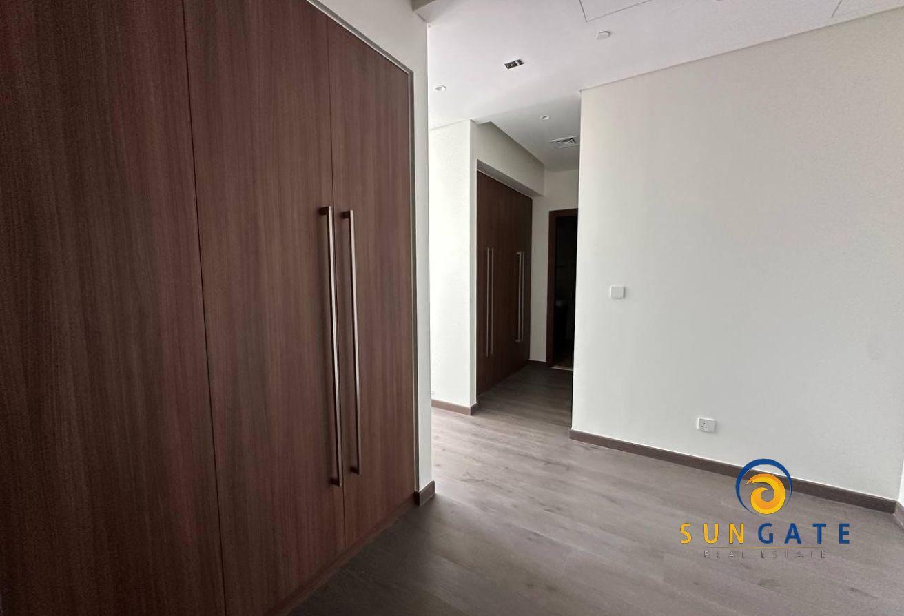 Full Burj and Fountain Views , Brand New Penthouse photo 12
