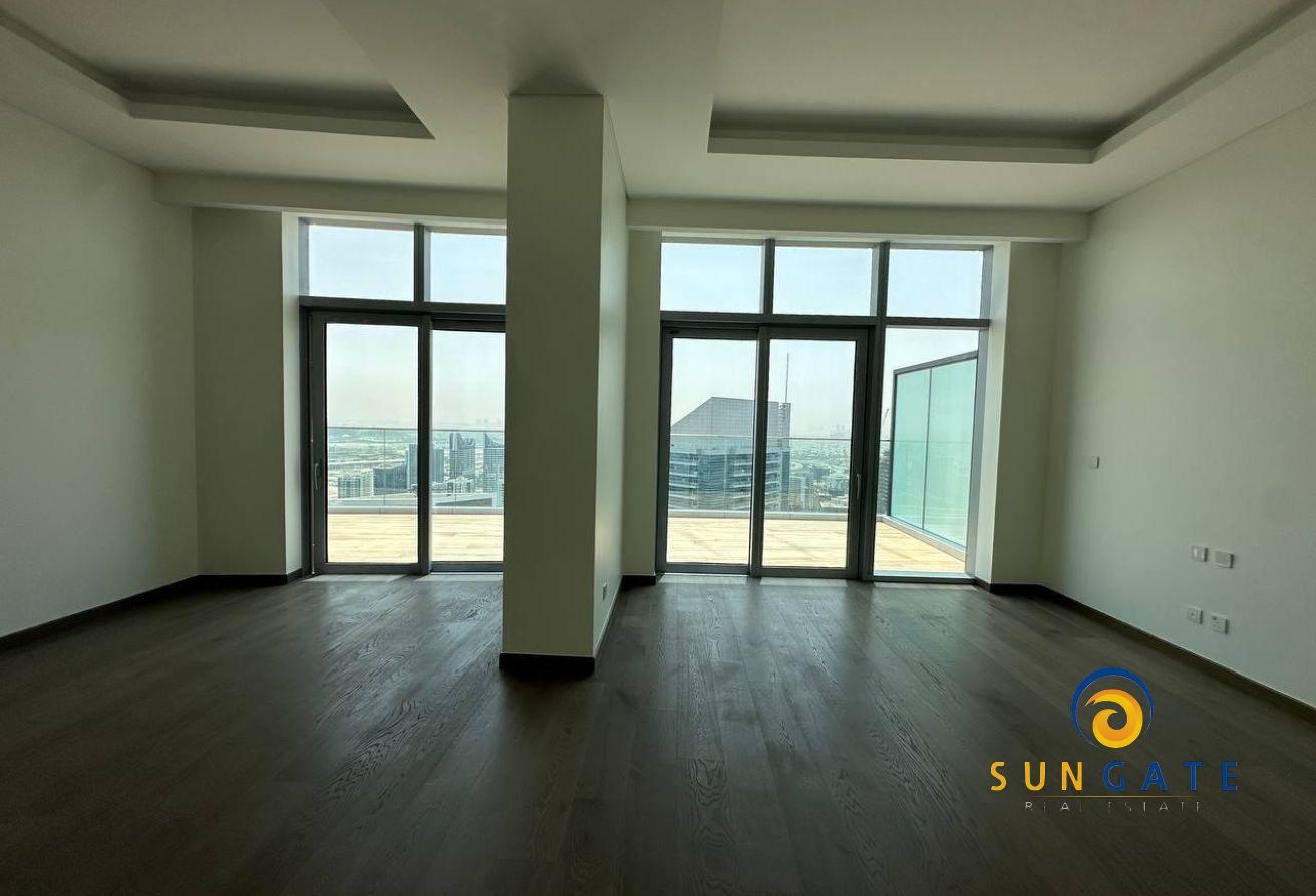 Full Burj and Fountain Views , Brand New Penthouse photo 3