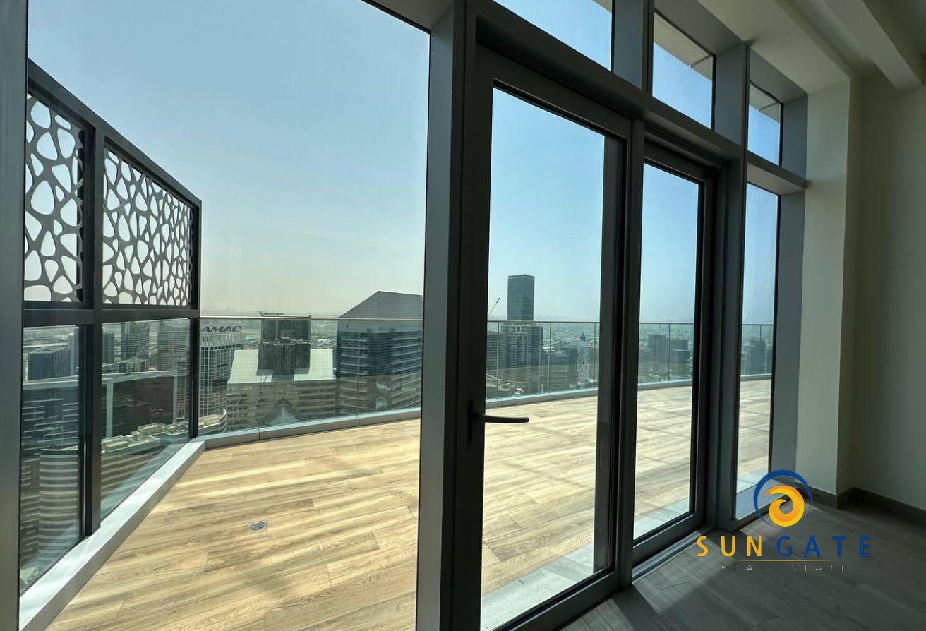 Full Burj and Fountain Views , Brand New Penthouse photo 9
