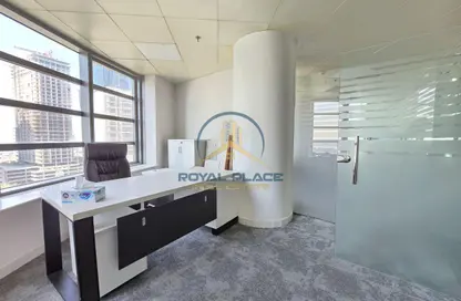 مكتب - 2 غرف نوم - 1 حمام للايجار في البرج الفضي - الخليج التجاري - دبي