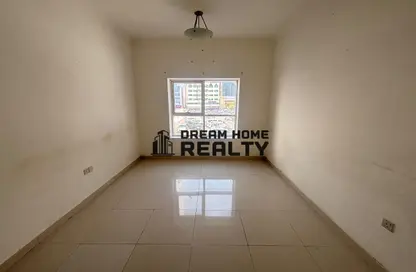 Apartment - 2 Bedrooms - 2 Bathrooms for rent in Al Khan 5 building - Al Khan - Sharjah