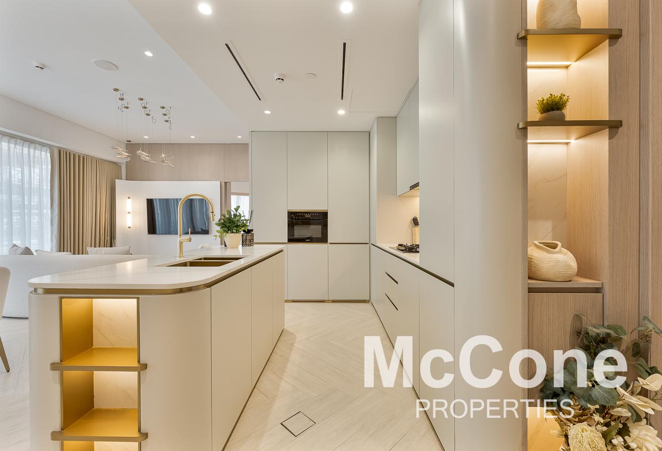 Fully Furnished 1 BR + Study | Bright and Spacious photo 5