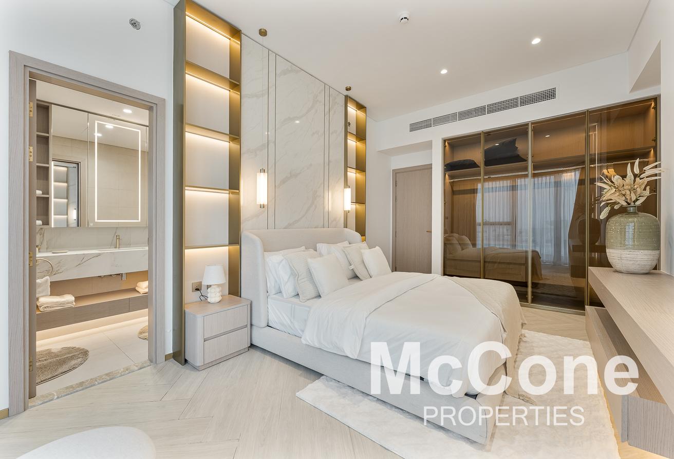 Fully Furnished 1 BR + Study | Bright and Spacious photo 10