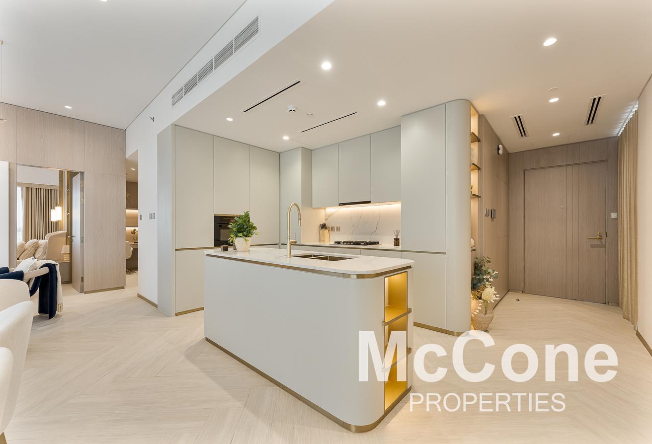 Fully Furnished 1 BR + Study | Bright and Spacious photo 4