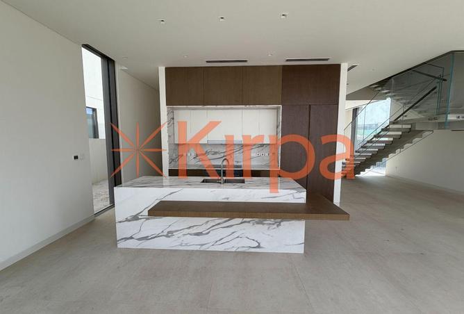 Luxury Family Villa | Large Plot| Modern Design