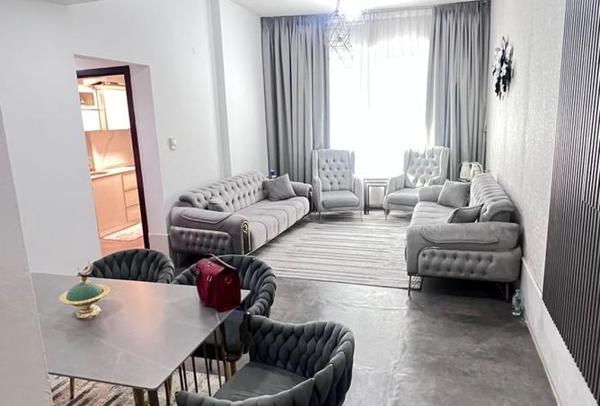 2 BR Upgraded Apartment with Balcony and Parking
