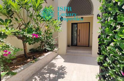 Villa - 4 Bedrooms - 5 Bathrooms for rent in District 4 - Jumeirah Park - Dubai