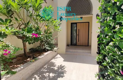 Villa - 4 Bedrooms - 5 Bathrooms for rent in District 4 - Jumeirah Park - Dubai Villa - 4 Bedrooms - 5 Bathrooms for rent in District 4 - Jumeirah Park - Dubai
