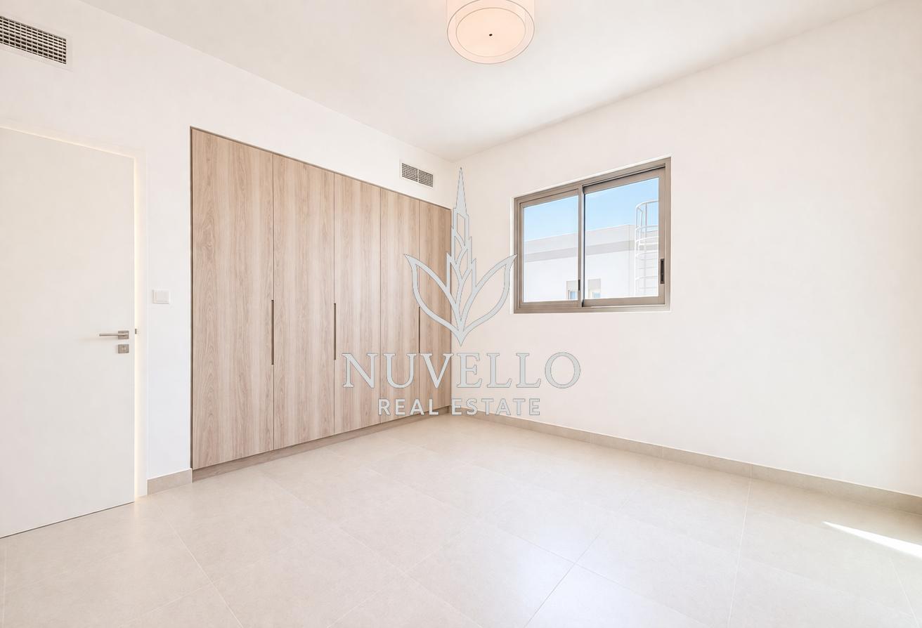 Large Plot | Open to Offers | Corner Unit photo 6