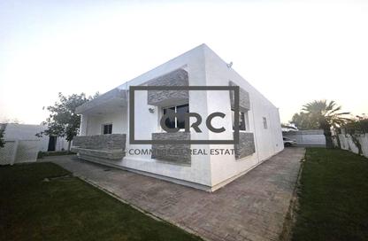 Villa - Studio - 3 Bathrooms for rent in Jumeirah 1 - Jumeirah - Dubai