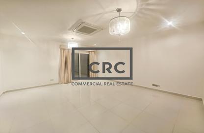 Villa - Studio - 3 Bathrooms for rent in Jumeirah 1 - Jumeirah - Dubai