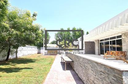 Villa - Studio - 3 Bathrooms for rent in Jumeirah 1 - Jumeirah - Dubai
