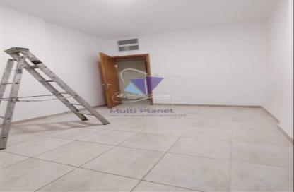 Apartment - 2 Bedrooms - 2 Bathrooms for rent in Tourist Club Area - Abu Dhabi