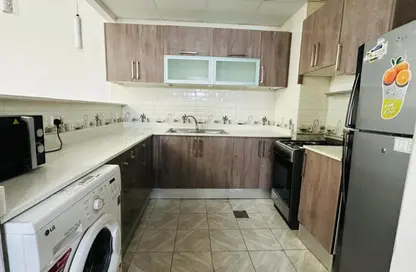 شقة - غرفة نوم - 2 حمامات للايجار في كيو 10 - طراز فرنسي - المدينة العالمية - دبي