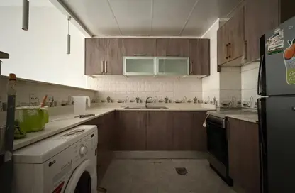 شقة - غرفة نوم - 2 حمامات للايجار في كيو 10 - طراز فرنسي - المدينة العالمية - دبي