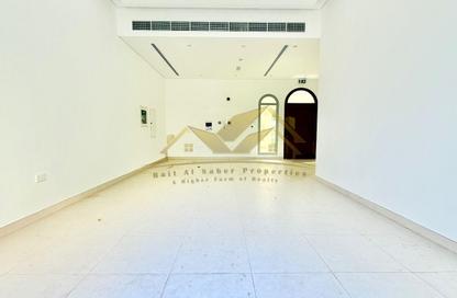 Villa - 4 Bedrooms - 6 Bathrooms for rent in Al Garhoud - Dubai