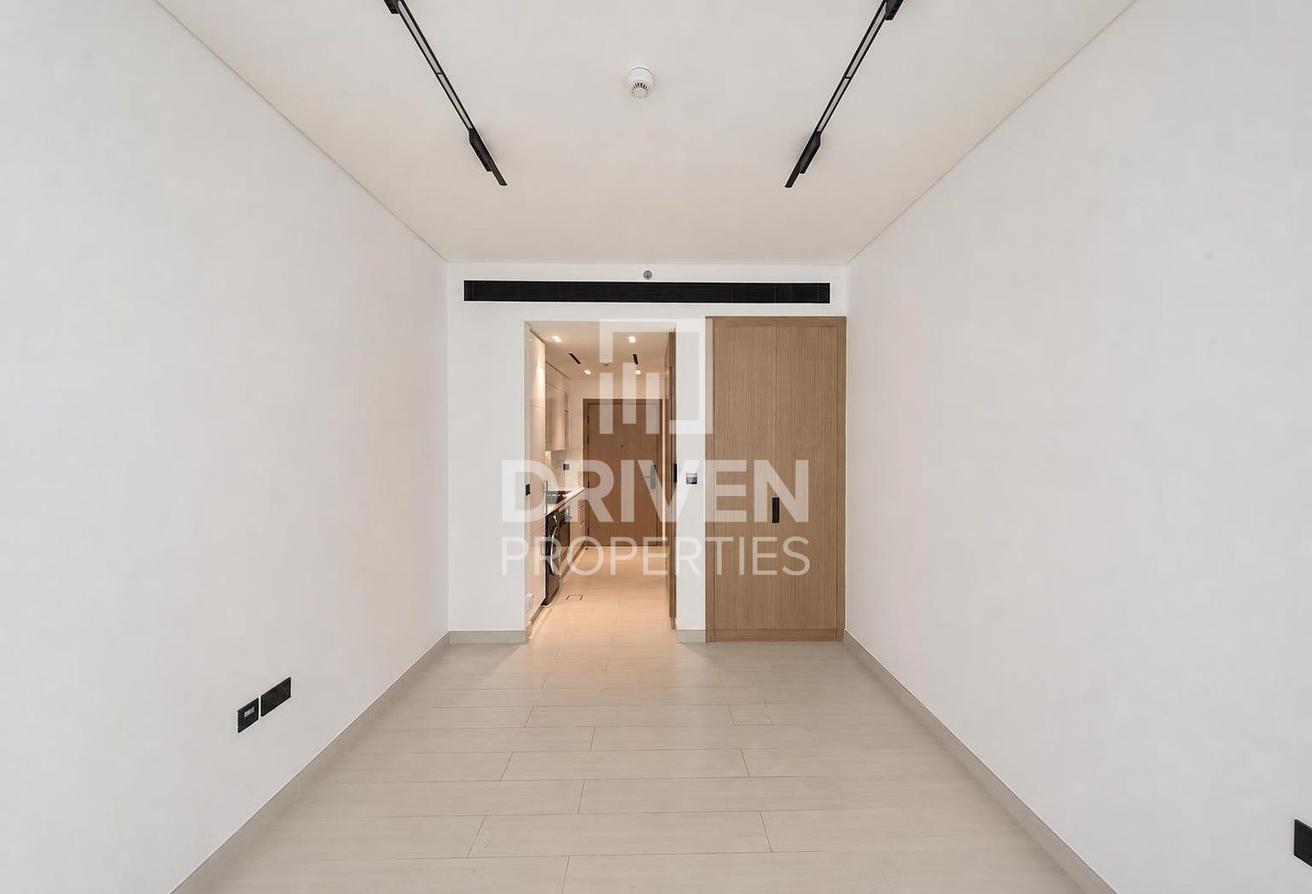 Modern Layout | Boulevard View | Prime Amenities photo 5