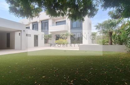 Villa - 5 Bedrooms - 5 Bathrooms for rent in Jumeirah 1 Villas - Jumeirah 1 - Jumeirah - Dubai