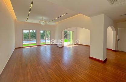 Villa - 5 Bedrooms - 4 Bathrooms for rent in Meadows 1 - Meadows - Dubai