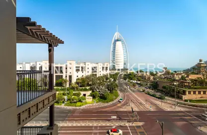 Apartment - 3 Bedrooms - 4 Bathrooms for sale in Lamtara 1 - Madinat Jumeirah Living - Umm Suqeim - Dubai
