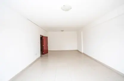 Apartment - 2 Bedrooms - 2 Bathrooms for rent in Al Karama - Dubai