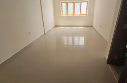 شقة - 2 غرف نوم - 2 حمامات للايجار في التعاون - الشارقة