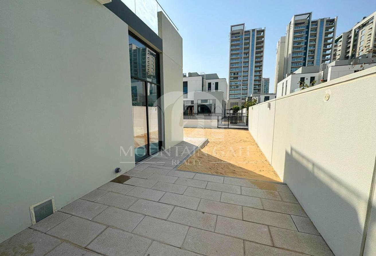 Park View, Corner Unit and Large Plot Landscaped photo 20