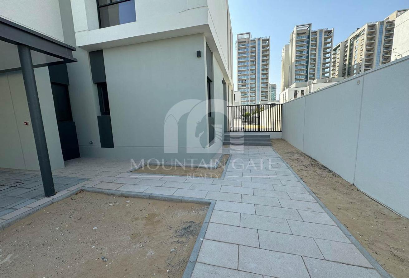 Park View, Corner Unit and Large Plot Landscaped photo 19