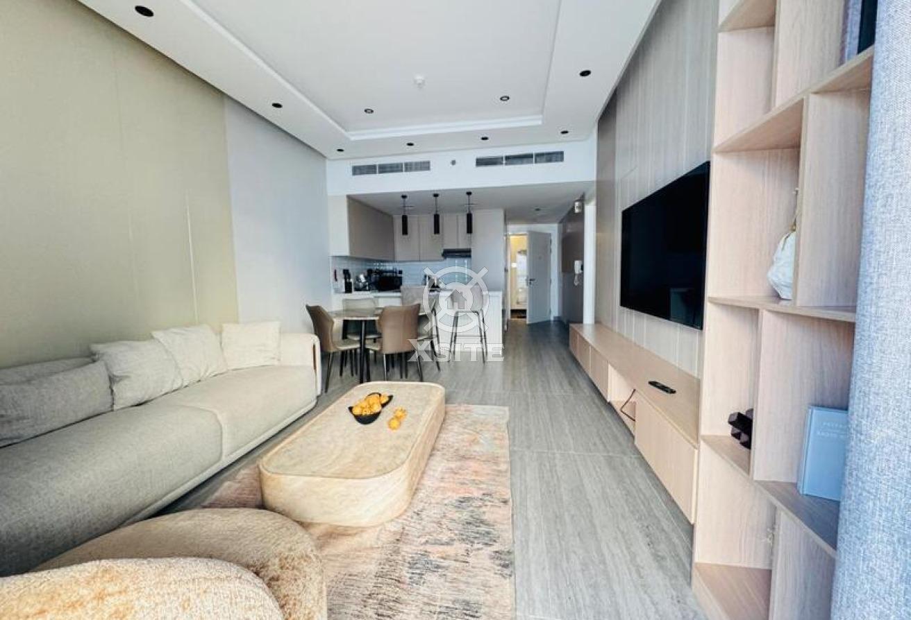 Ready to Move| Renovated |Spacious Layout photo 2