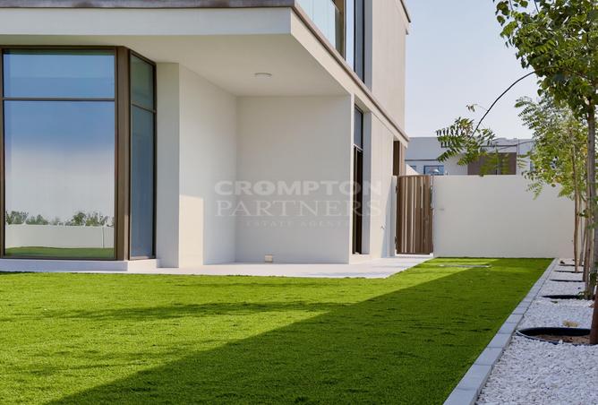 with Pool and Garden | Ready To Move In | New — photo 3