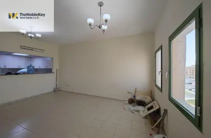 شقة - غرفة نوم - 1 حمام للبيع في ان10 - طراز فارسي - المدينة العالمية - دبي