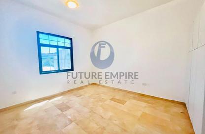 Villa - 5 Bedrooms - 6 Bathrooms for rent in Jumeirah 1 - Jumeirah - Dubai